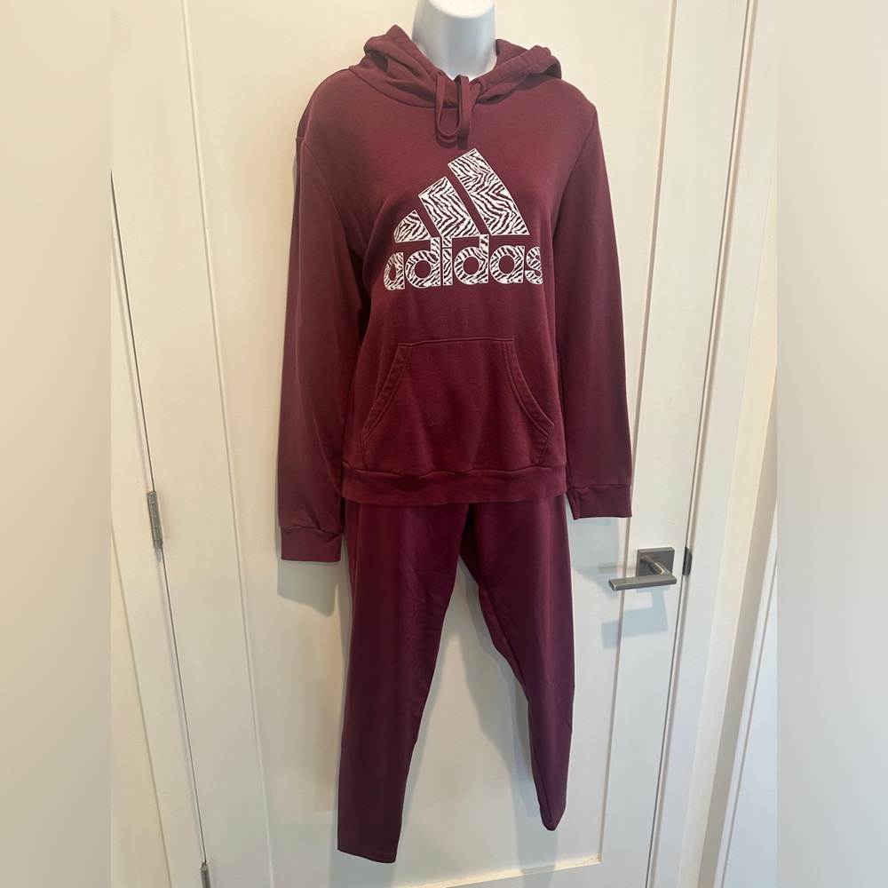 *NWOT* Women’s Adidas Set (hoodie and leggings)Large